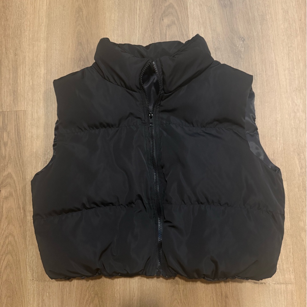 SHEIN Black Cropped Puffer Vest Medium